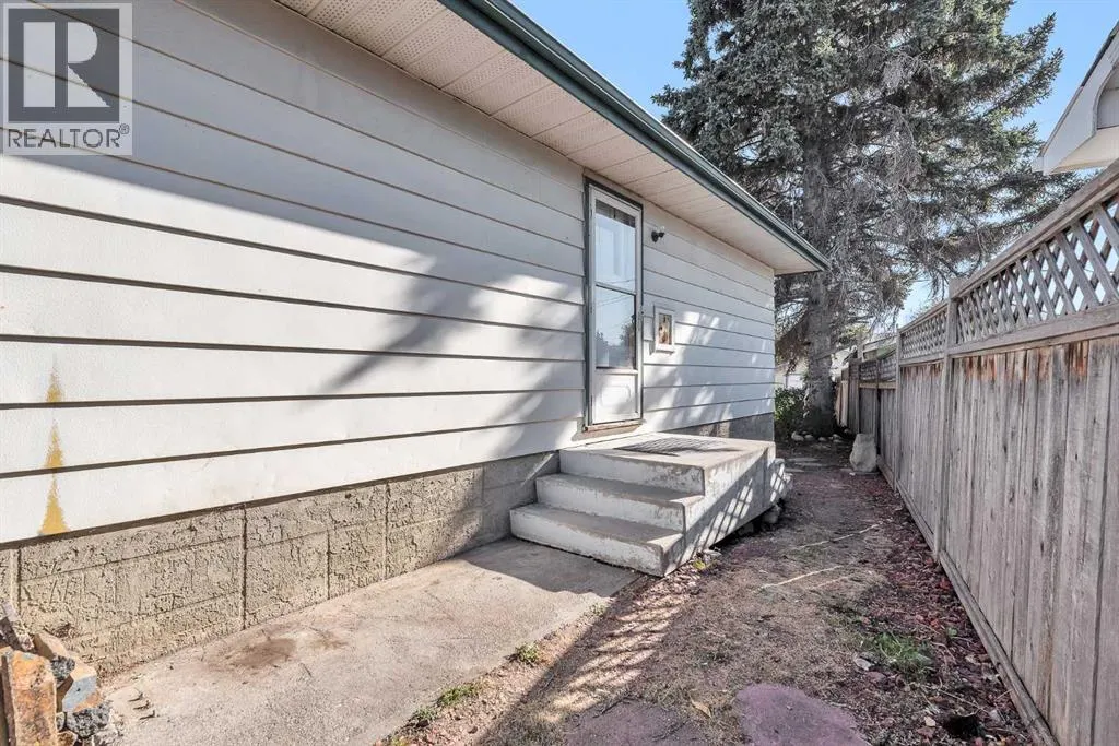 212 Dovercrest Place SE