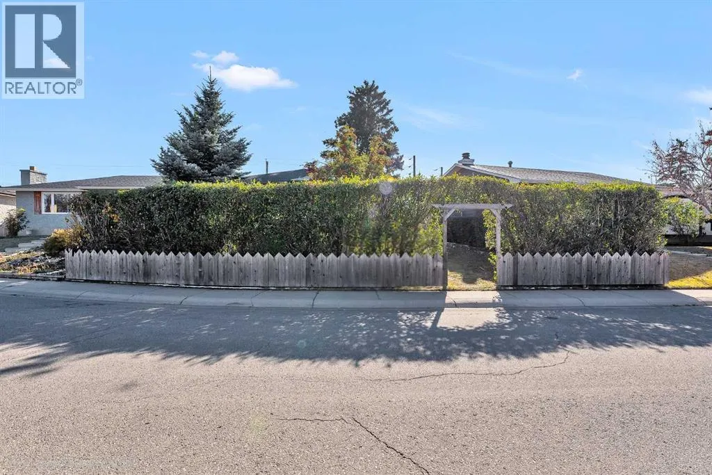 212 Dovercrest Place SE