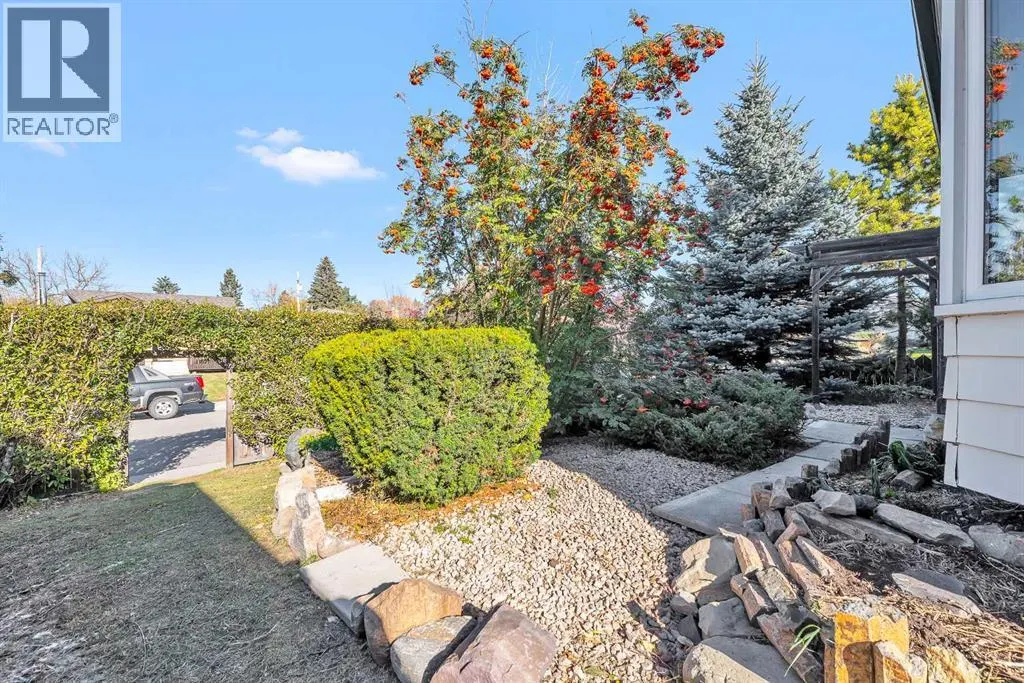 212 Dovercrest Place SE