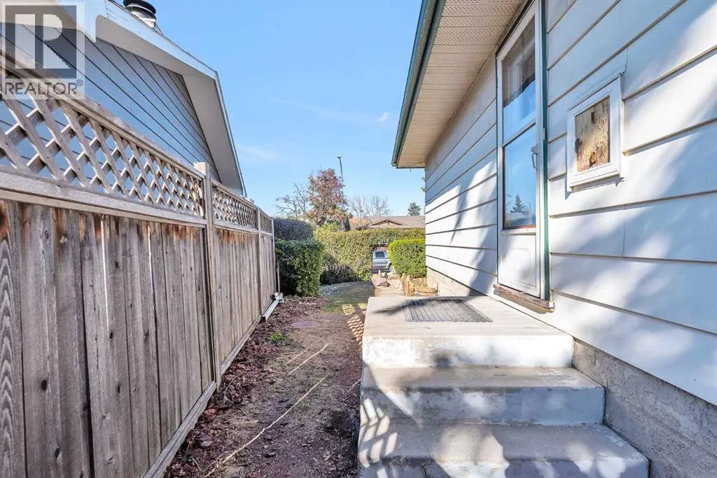 212 Dovercrest Place SE