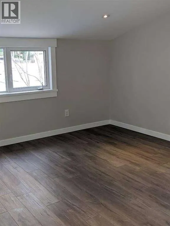 866 Balmoral Street SE