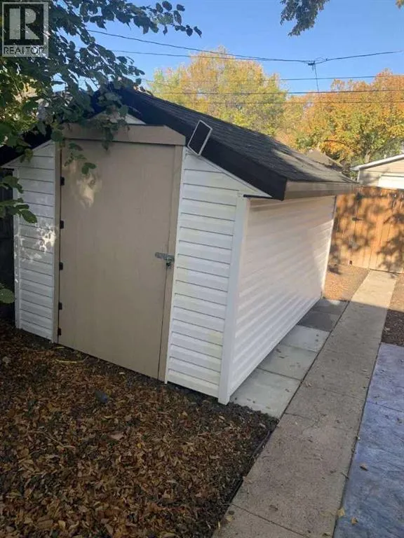 866 Balmoral Street SE