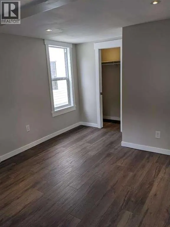 866 Balmoral Street SE