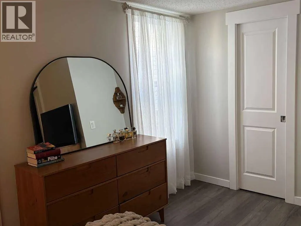 866 Balmoral Street SE