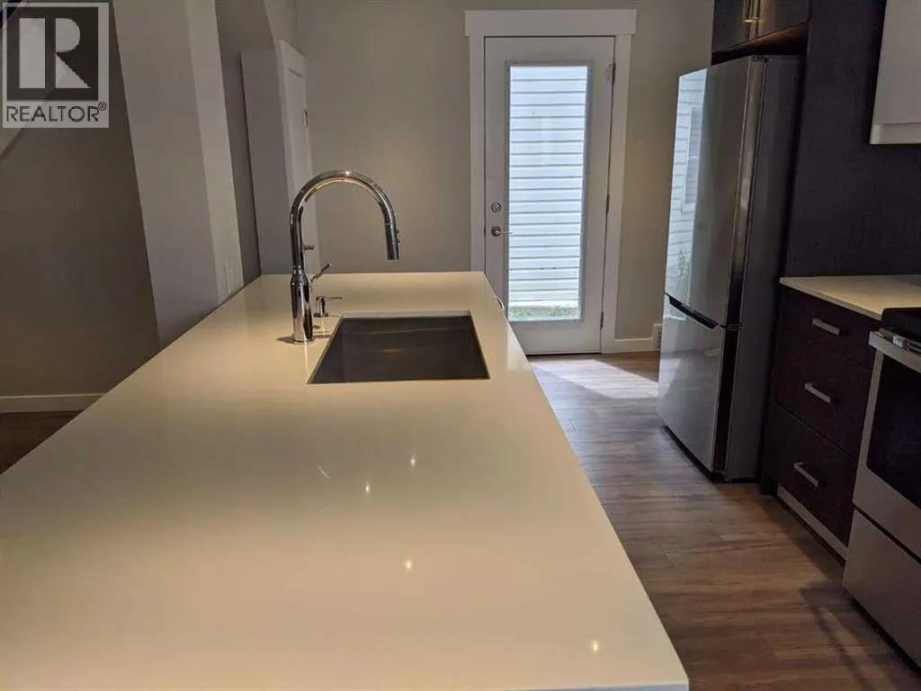 866 Balmoral Street SE