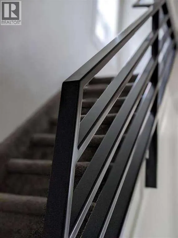 866 Balmoral Street SE