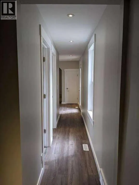 866 Balmoral Street SE