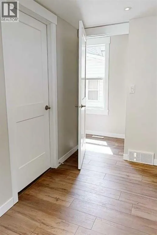 866 Balmoral Street SE