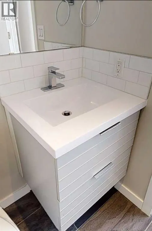 866 Balmoral Street SE