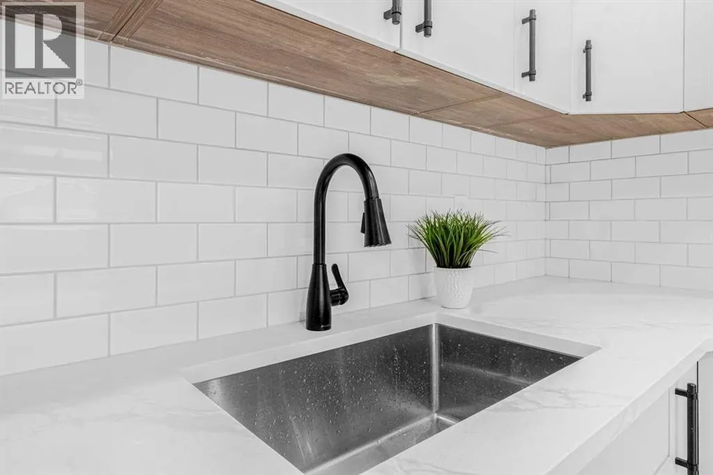 2, 112 Erin Grove Close SE