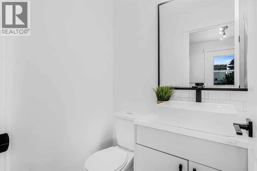 2, 112 Erin Grove Close SE