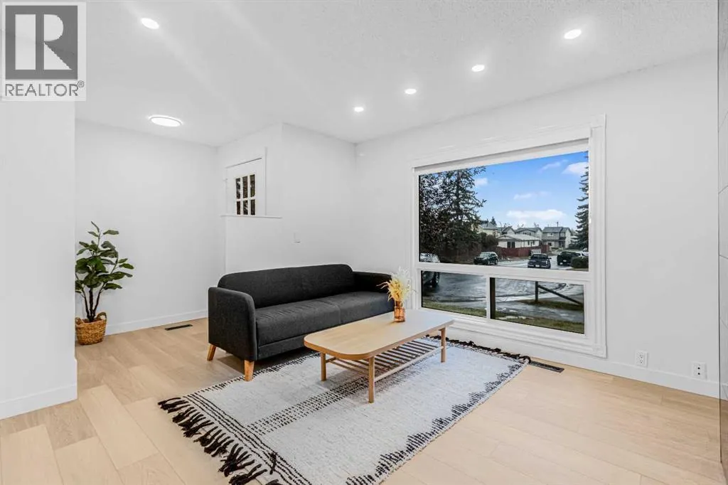 2, 112 Erin Grove Close SE