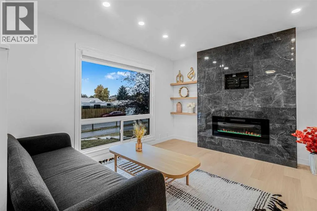 2, 112 Erin Grove Close SE