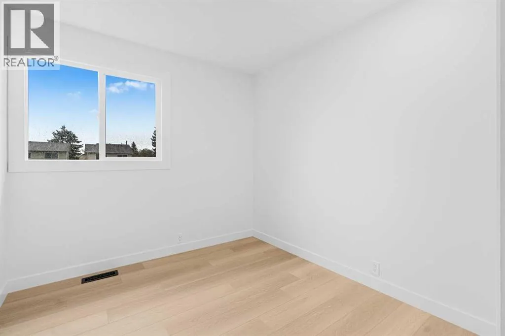 2, 112 Erin Grove Close SE