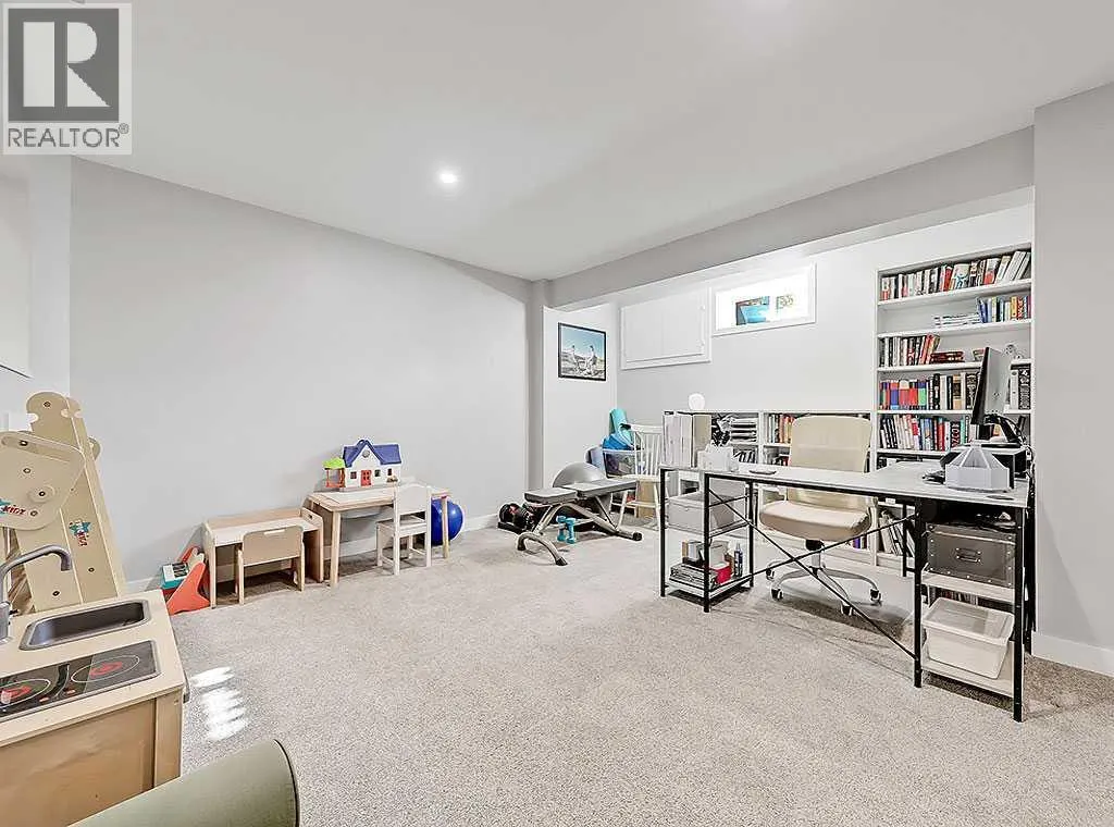 2, 2127 34 Avenue SW