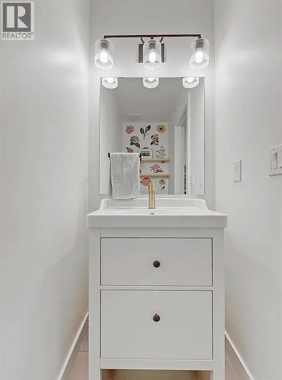 2, 2127 34 Avenue SW