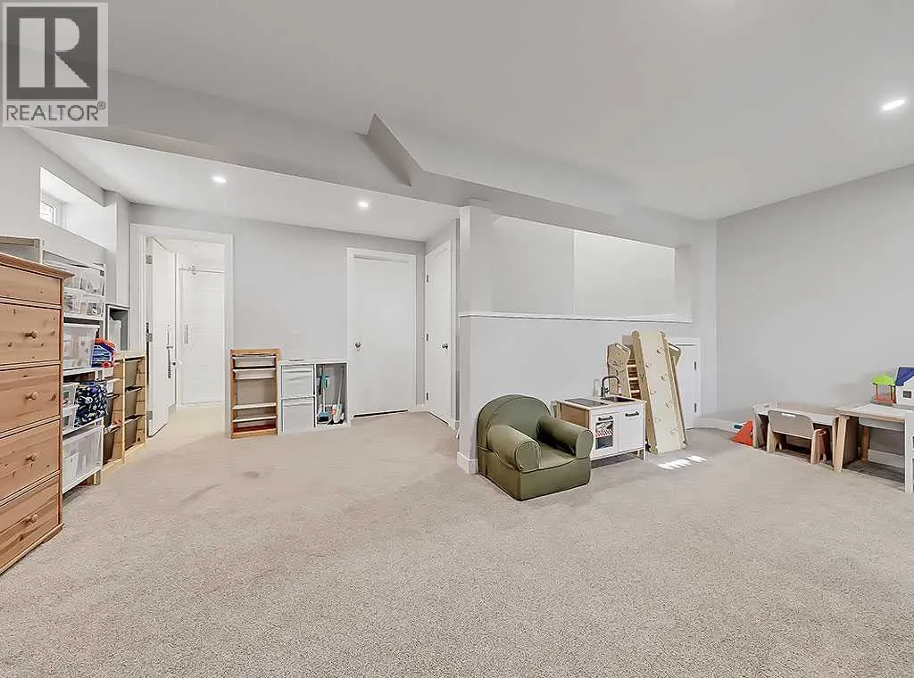 2, 2127 34 Avenue SW