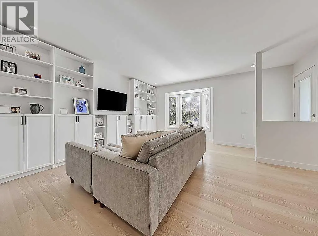 2, 2127 34 Avenue SW