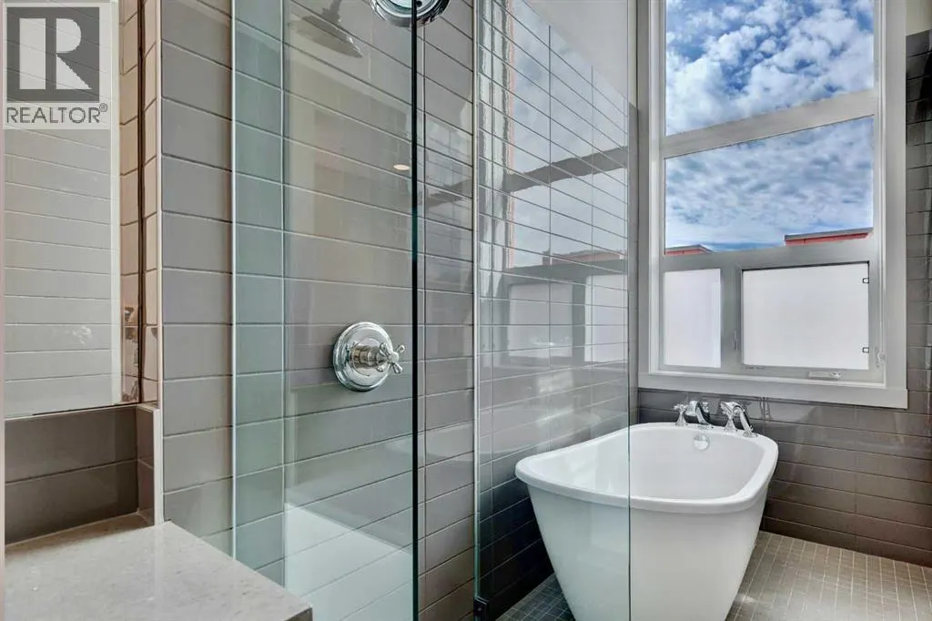 208, 2717 17 Street SW