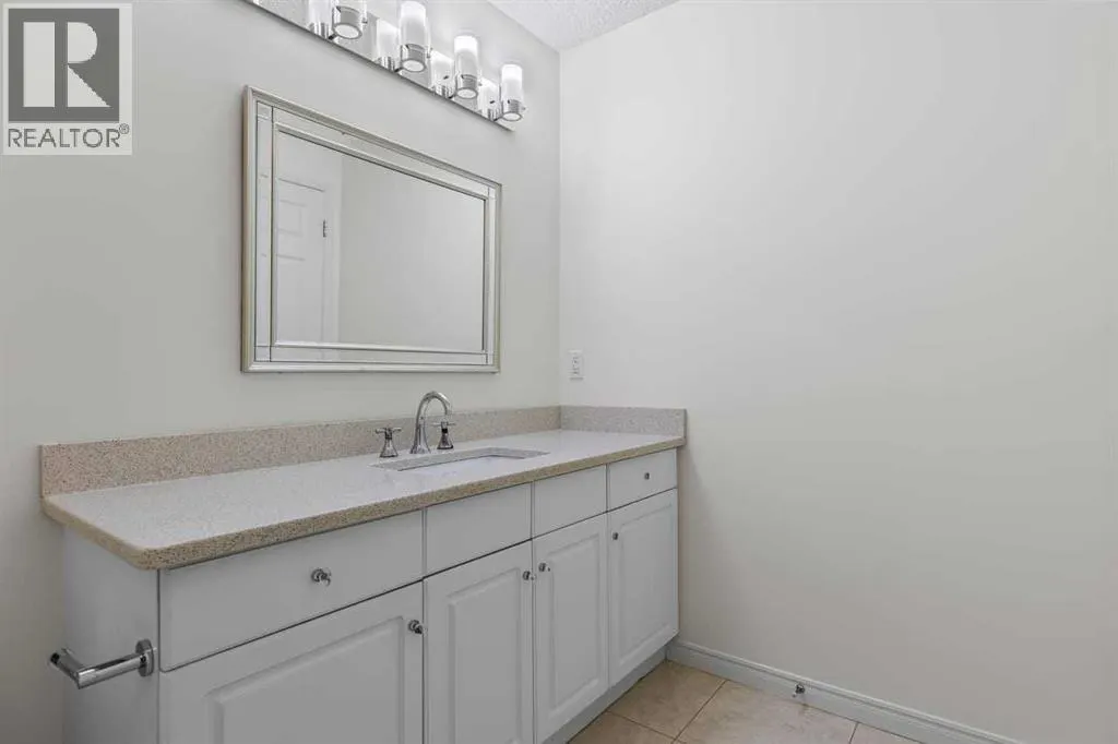 206, 2144 Paliswood Road SW