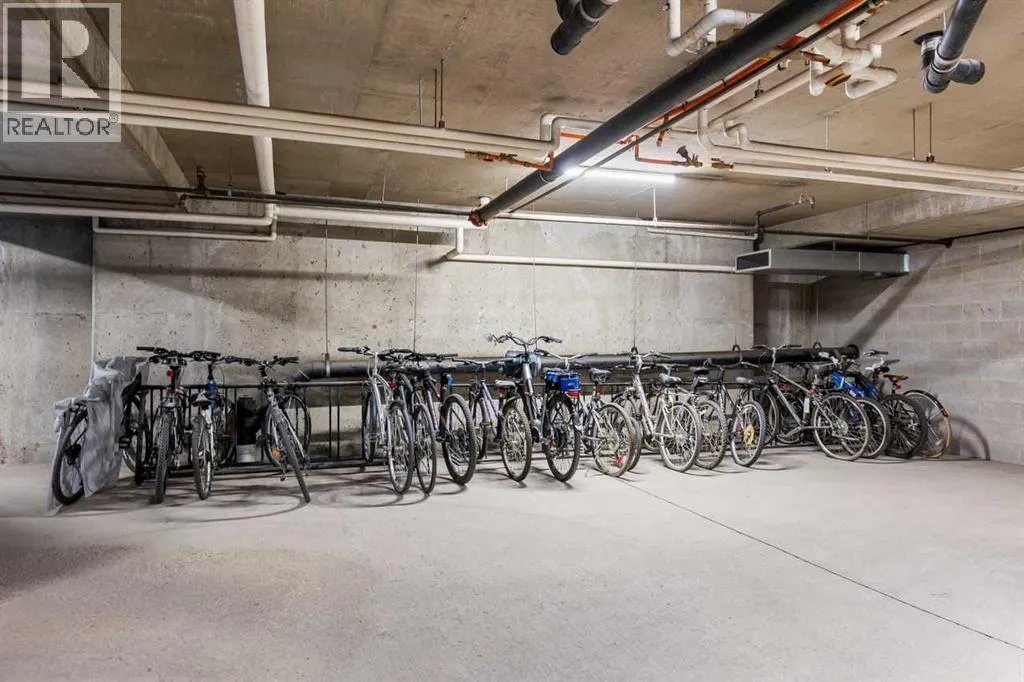 206, 2144 Paliswood Road SW