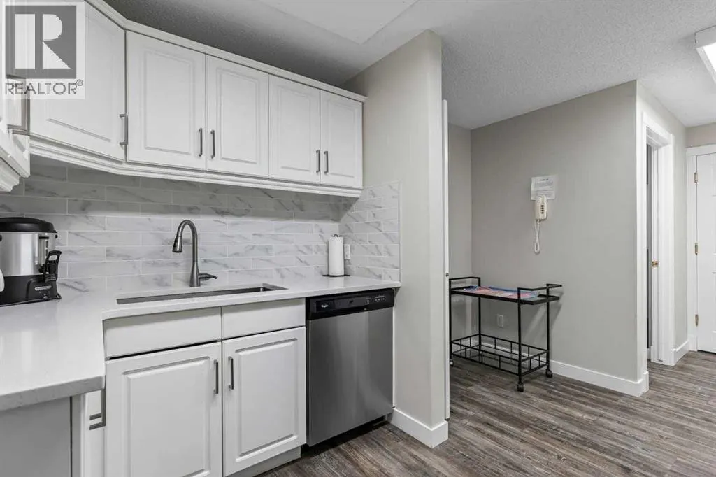 206, 2144 Paliswood Road SW