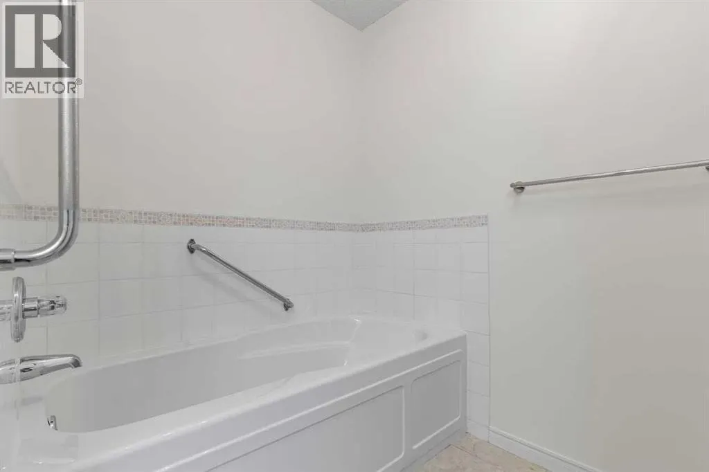 206, 2144 Paliswood Road SW