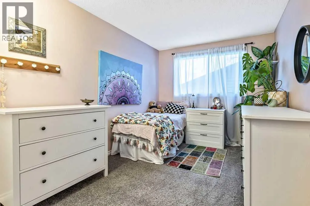 106 Woodfield Close SW