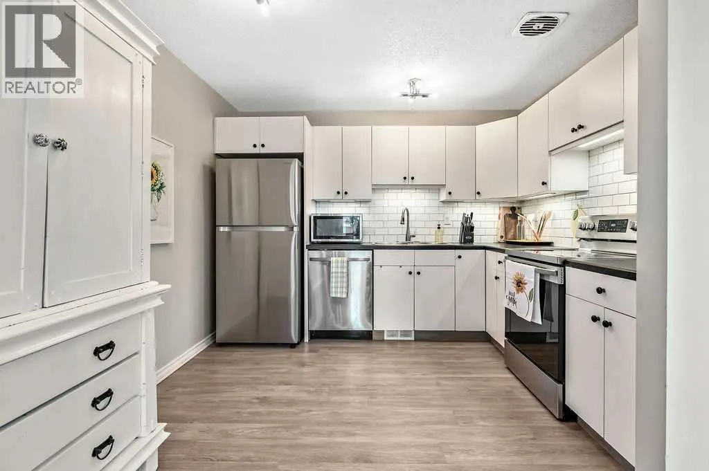 106 Woodfield Close SW