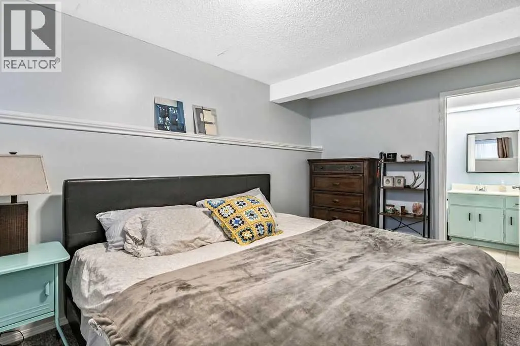 106 Woodfield Close SW