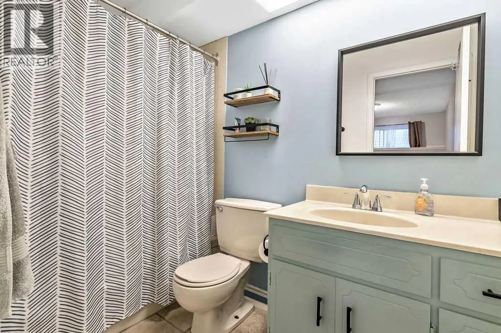 106 Woodfield Close SW