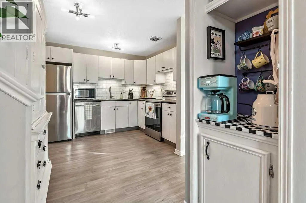 106 Woodfield Close SW