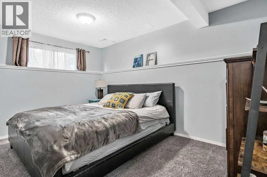 106 Woodfield Close SW