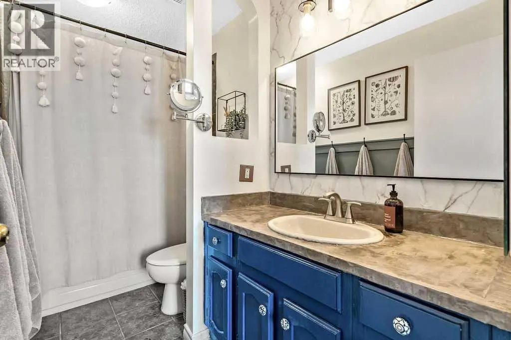 106 Woodfield Close SW