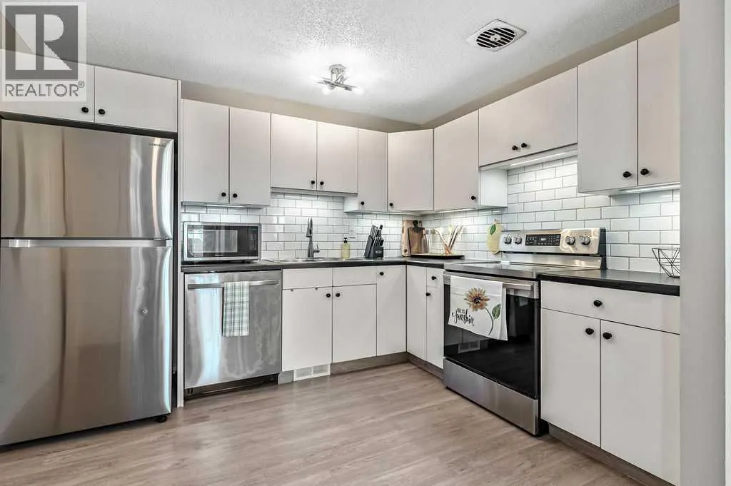 106 Woodfield Close SW