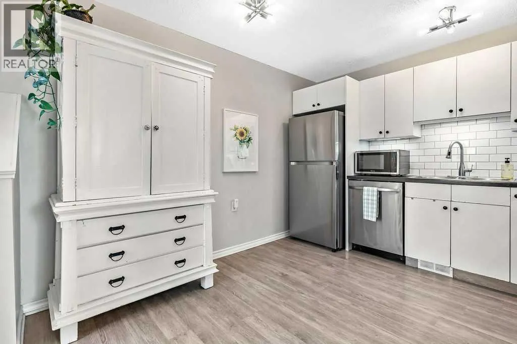 106 Woodfield Close SW