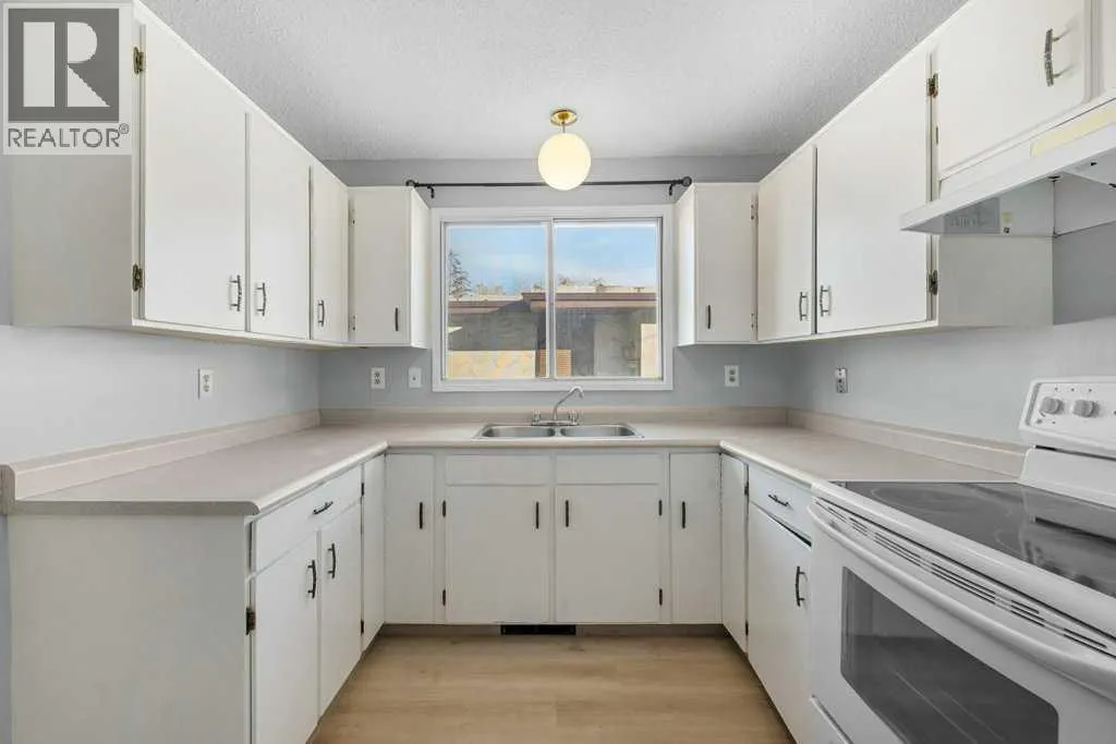 53,55 Dovercliffe Way SE