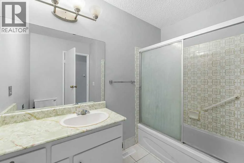 53,55 Dovercliffe Way SE