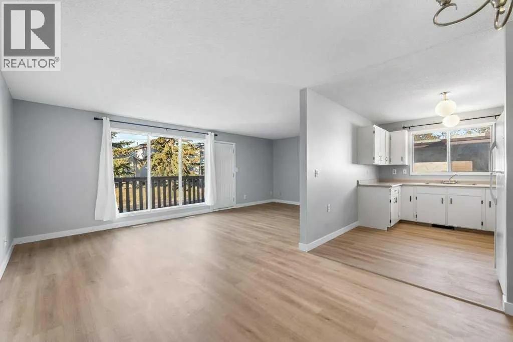 53,55 Dovercliffe Way SE