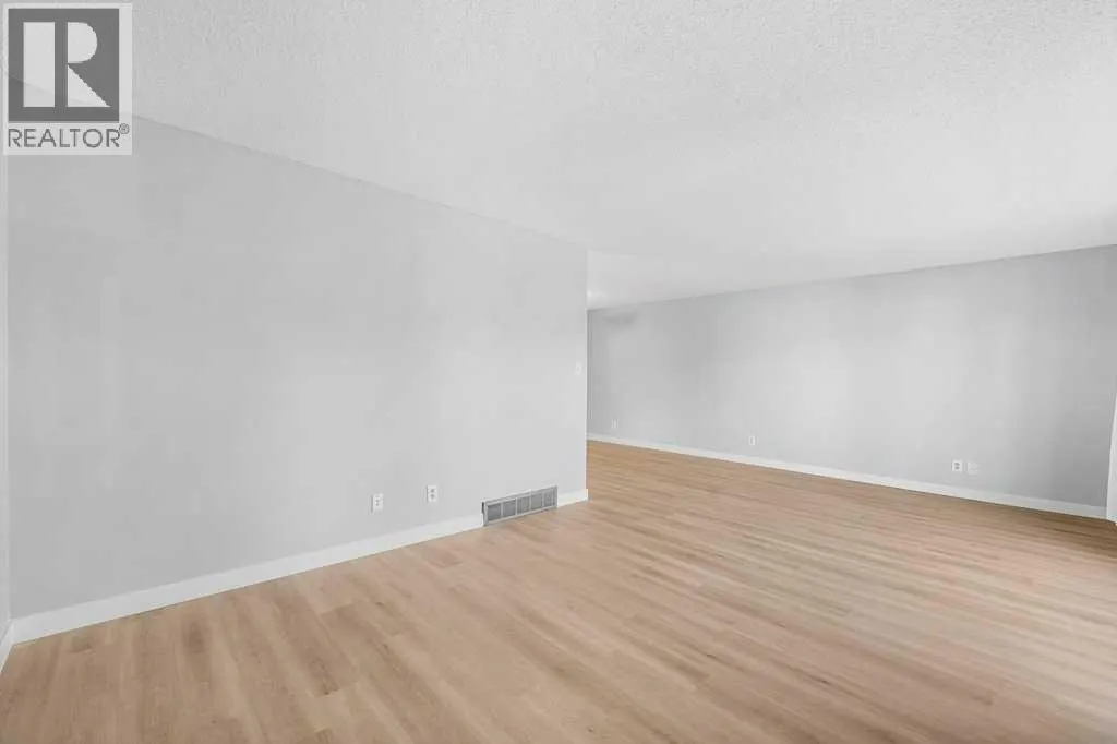 53,55 Dovercliffe Way SE