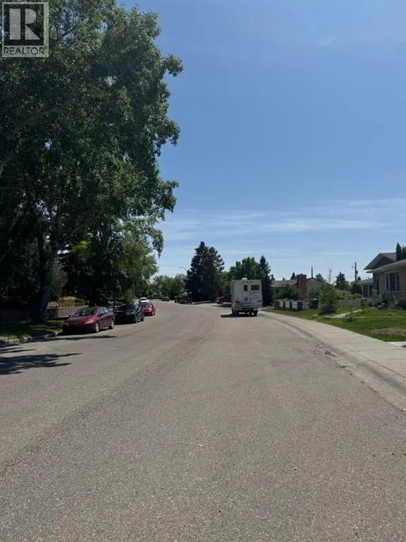 431 Queen Charlotte Drive SE