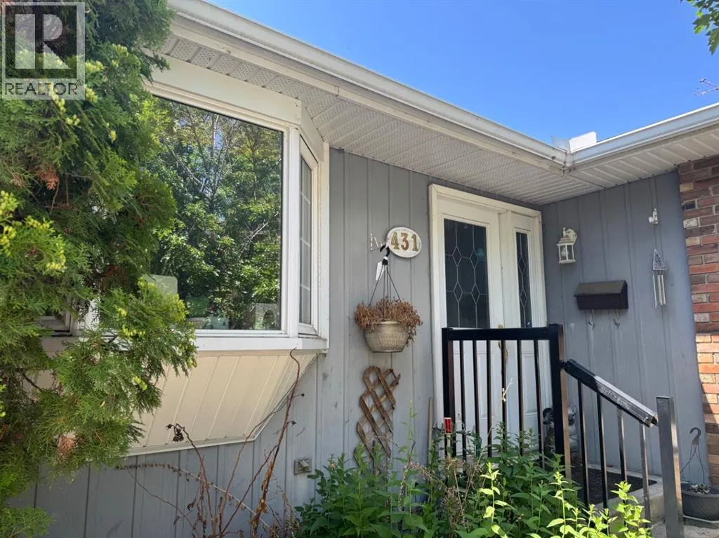 431 Queen Charlotte Drive SE