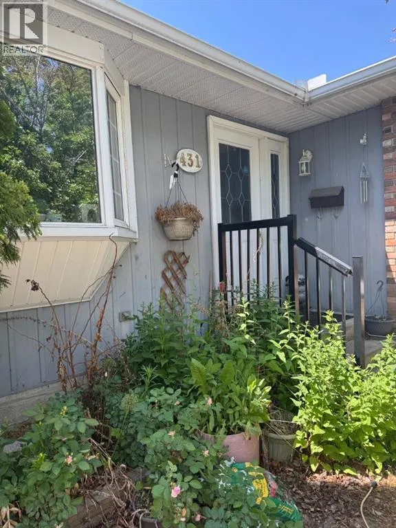 431 Queen Charlotte Drive SE