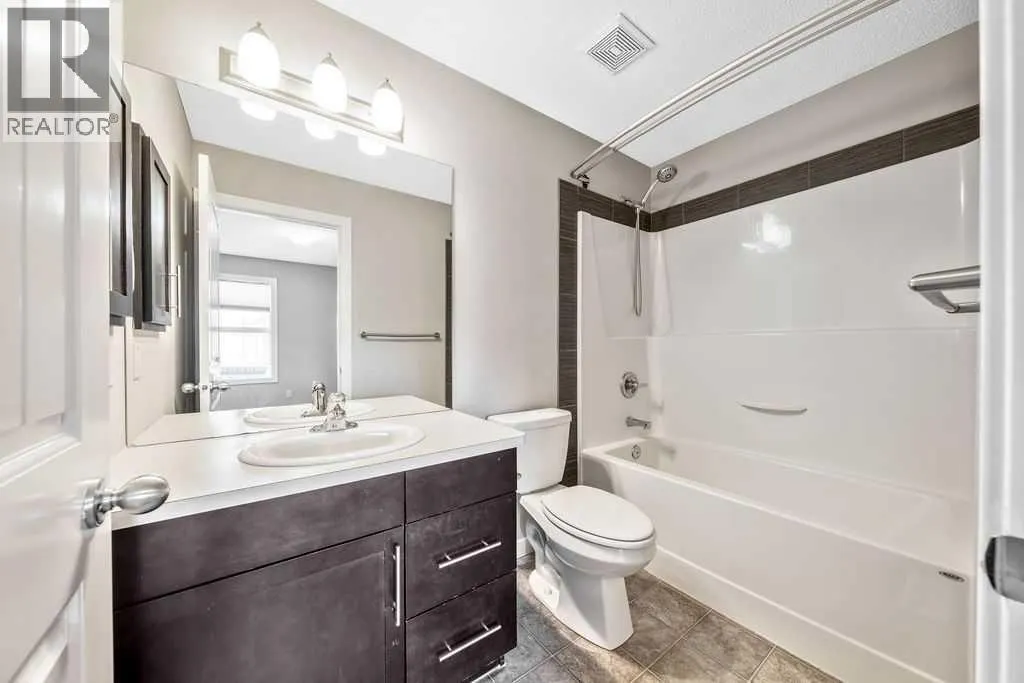 37 Marquis Common SE