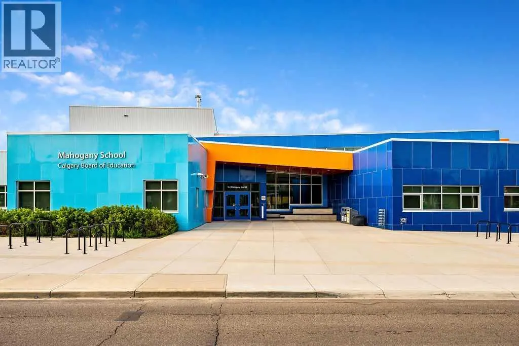 37 Marquis Common SE