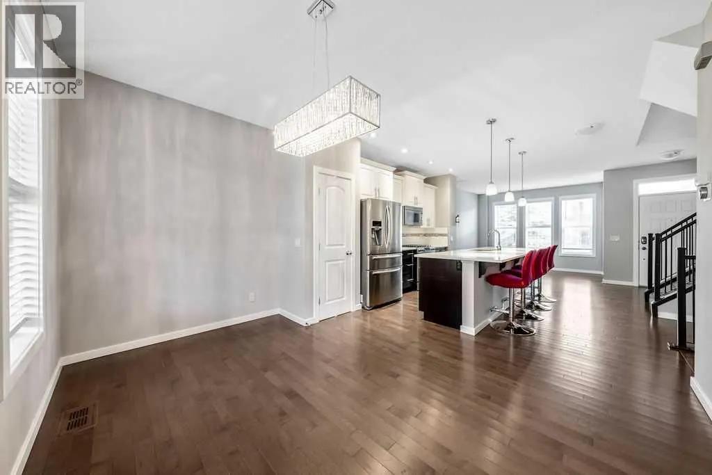 37 Marquis Common SE