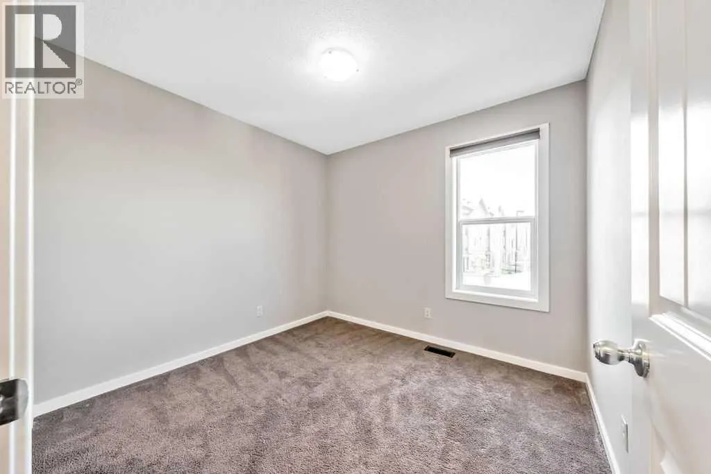 37 Marquis Common SE