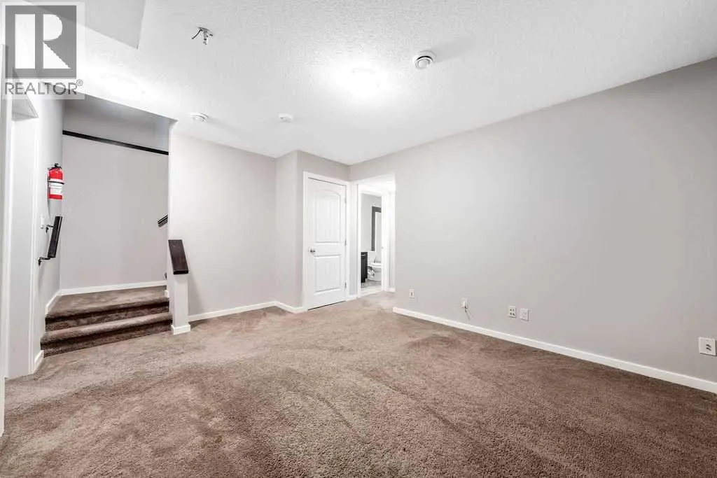 37 Marquis Common SE