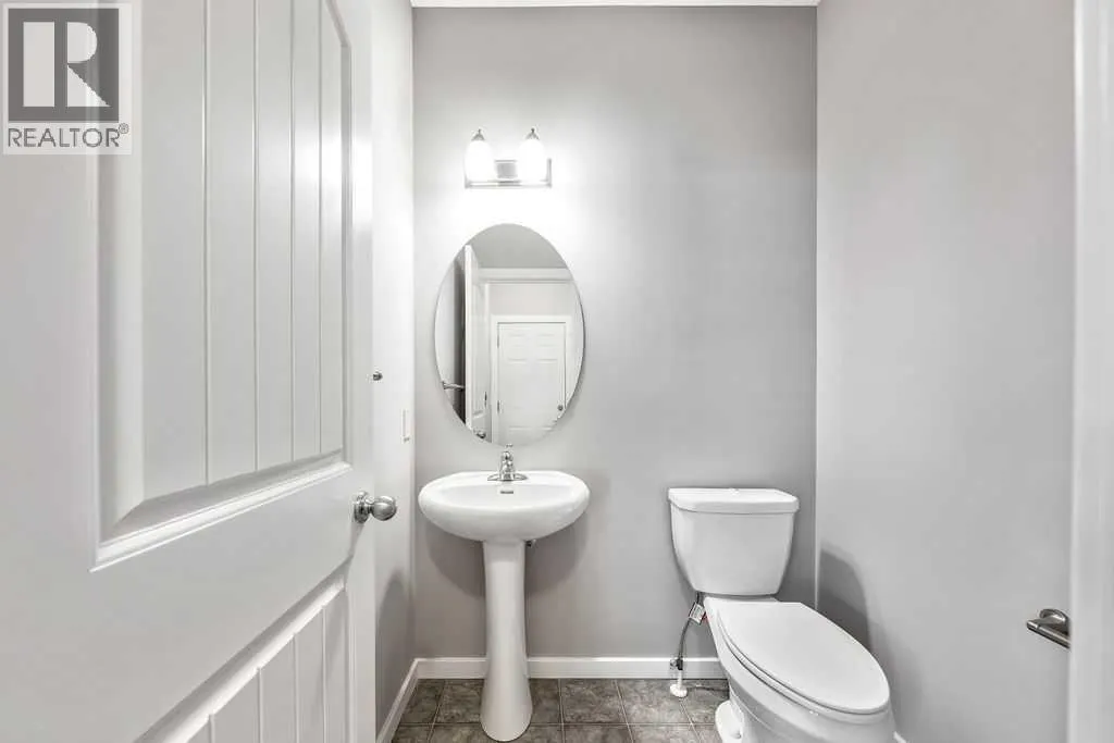 37 Marquis Common SE