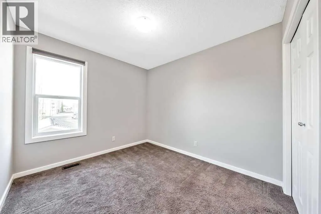 37 Marquis Common SE